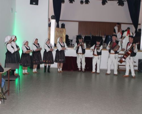 Ľudová veselica spojená s pochovávaním basy
