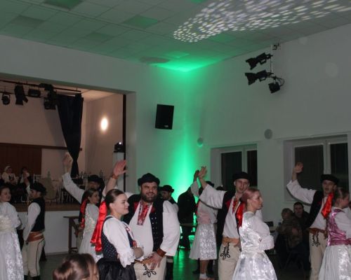 Ľudová veselica spojená s pochovávaním basy