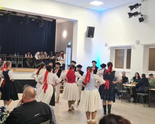 Ľudová veselica spojená s pochovávaním basy
