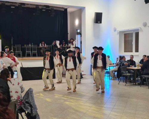 Ľudová veselica spojená s pochovávaním basy