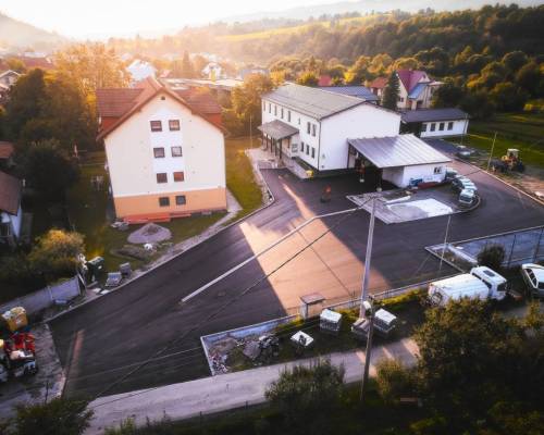 7_revitalizacia_spevnenych_ploch_pri_zdravotnom_stredisku_original