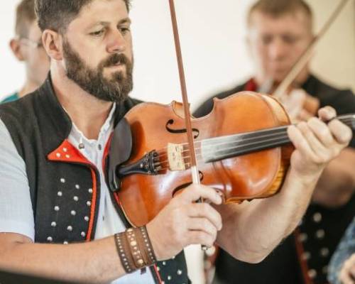 STRETNUTIE RODÁKOV ZATOPENÝCH OBCÍ HARVELKA A RIEČNICA