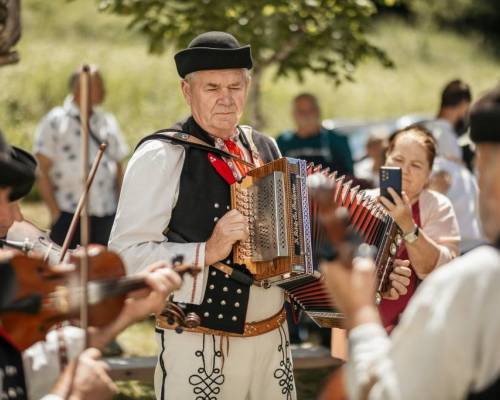 STRETNUTIE RODÁKOV ZATOPENÝCH OBCÍ HARVELKA A RIEČNICA