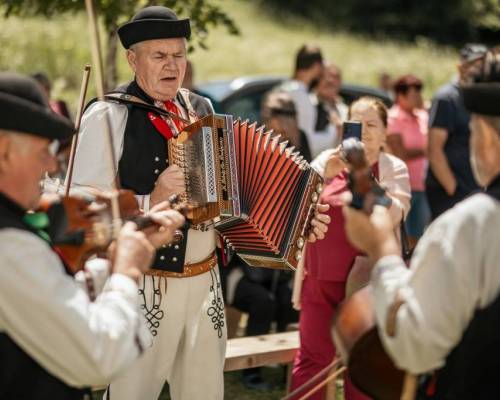 STRETNUTIE RODÁKOV ZATOPENÝCH OBCÍ HARVELKA A RIEČNICA