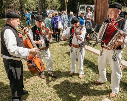 STRETNUTIE RODÁKOV ZATOPENÝCH OBCÍ HARVELKA A RIEČNICA