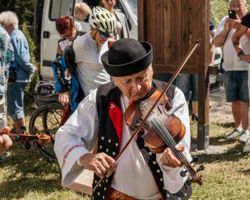 STRETNUTIE RODÁKOV ZATOPENÝCH OBCÍ HARVELKA A RIEČNICA
